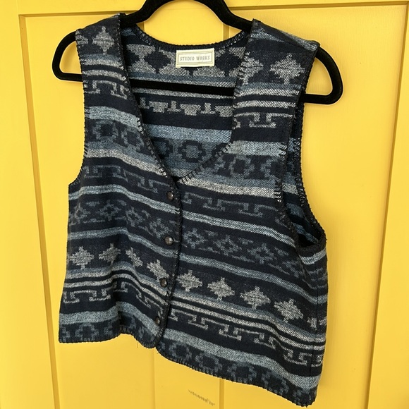 90s vest! - Picture 2 of 7